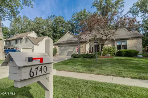 6740 Monarch Dr, Sylvania, OH 43560