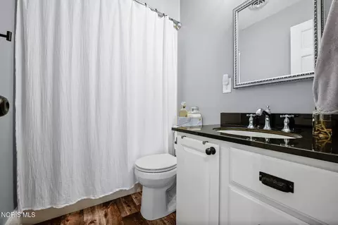Bath - 3012 Heatherdowns Dr, Findlay, OH 45840 photo 2 of 5