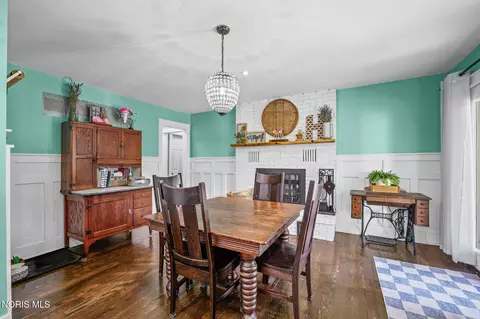Dining - 3012 Heatherdowns Dr, Findlay, OH 45840 photo 3 of 4