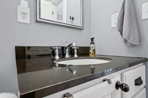 Bath - 3012 Heatherdowns Dr, Findlay, OH 45840 photo 3 of 5