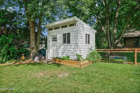 Exterior - 3012 Heatherdowns Dr, Findlay, OH 45840 photo 10 of 13