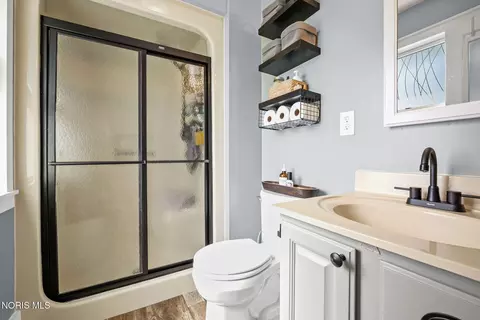 Bath - 3012 Heatherdowns Dr, Findlay, OH 45840 photo 1 of 5