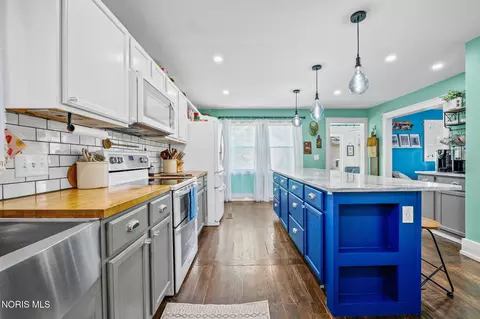 Kitchen - 3012 Heatherdowns Dr, Findlay, OH 45840 photo 1 of 3