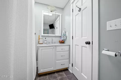 Bath - 3012 Heatherdowns Dr, Findlay, OH 45840 photo 4 of 5