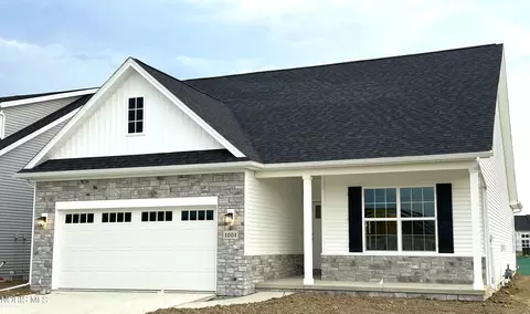 1004 Pine Ridge Dr, Perrysburg, OH 43551