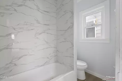 Bath - 128 E Plumer St, Toledo, OH 43605 photo 2 of 2