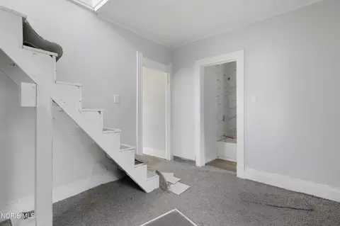 Entry Way - 128 E Plumer St, Toledo, OH 43605 photo 5 of 5