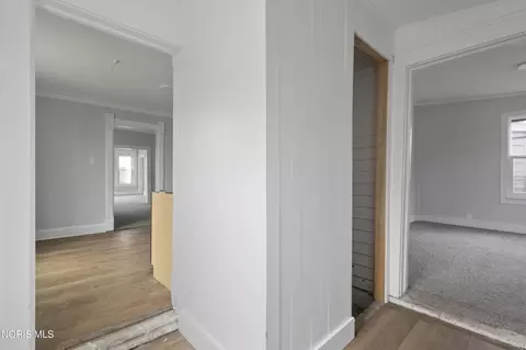 Entry Way - 128 E Plumer St, Toledo, OH 43605 photo 3 of 5