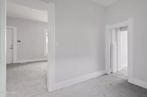Entry Way - 128 E Plumer St, Toledo, OH 43605 photo 1 of 5