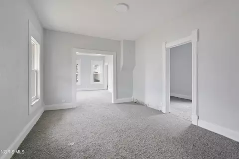 Living - 128 E Plumer St, Toledo, OH 43605 photo 1 of 2