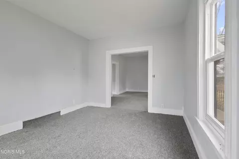 Living - 128 E Plumer St, Toledo, OH 43605 photo 2 of 2