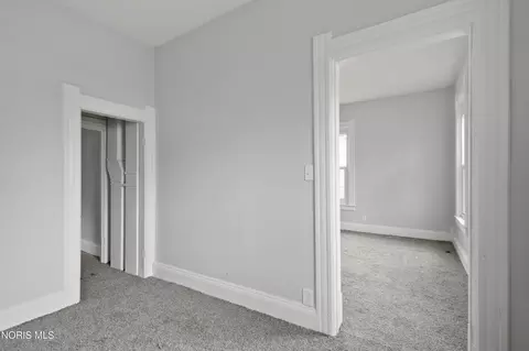 Entry Way - 128 E Plumer St, Toledo, OH 43605 photo 2 of 5