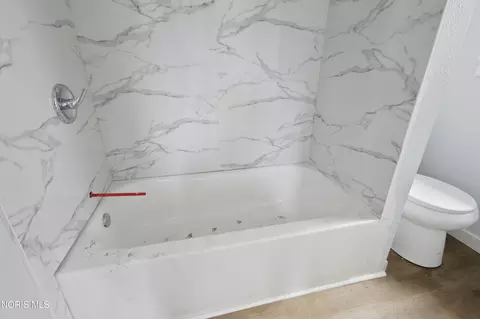 Bath - 128 E Plumer St, Toledo, OH 43605 photo 1 of 2