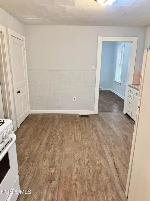 Kitchen - 158 Everett St, Toledo, OH 43608 photo 3 of 3