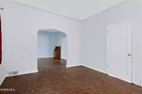 Living - 158 Everett St, Toledo, OH 43608 photo 1 of 3