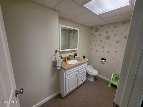 Bath - 723 Chestnut Dr, Upper Sandusky, OH 43351 photo 4 of 5