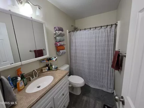 Bath - 723 Chestnut Dr, Upper Sandusky, OH 43351 photo 1 of 5