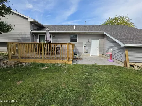Exterior - 723 Chestnut Dr, Upper Sandusky, OH 43351 photo 3 of 5