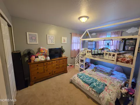 Bedroom - 723 Chestnut Dr, Upper Sandusky, OH 43351 photo 5 of 5