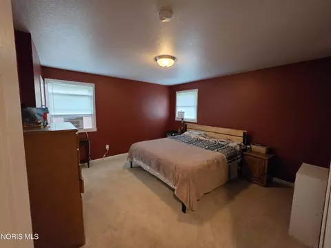 Bedroom - 723 Chestnut Dr, Upper Sandusky, OH 43351 photo 2 of 5