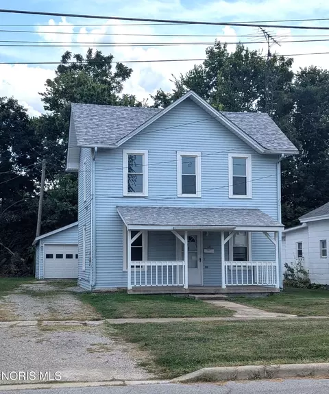 406 E 3rd St, Port Clinton, OH 43452