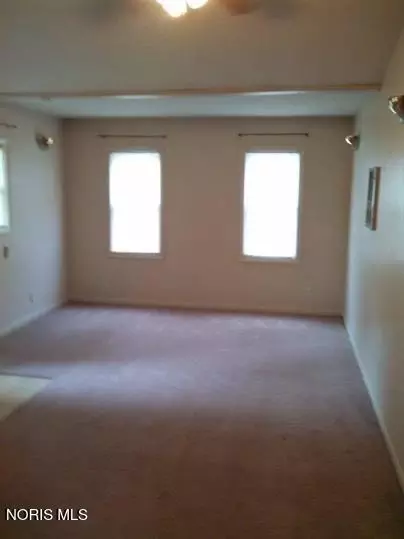 314 E University Ave, Ada, OH 45810 photo 5