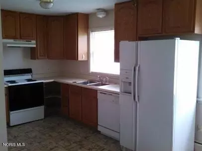314 E University Ave, Ada, OH 45810 photo 2
