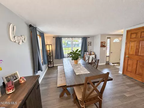 Dining - 816 Springdale Dr, Paulding, OH 45879 photo 2 of 4