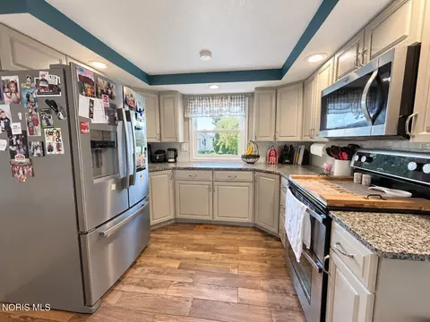 Kitchen - 816 Springdale Dr, Paulding, OH 45879 photo 2 of 3