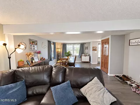 Living - 816 Springdale Dr, Paulding, OH 45879 photo 3 of 4