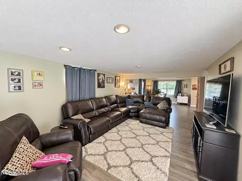 Living - 816 Springdale Dr, Paulding, OH 45879 photo 1 of 4