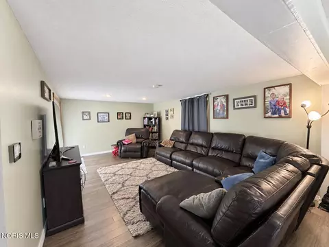Living - 816 Springdale Dr, Paulding, OH 45879 photo 2 of 4