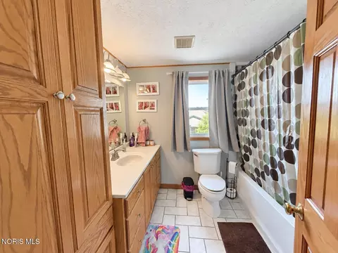 Bath - 816 Springdale Dr, Paulding, OH 45879 photo 3 of 3