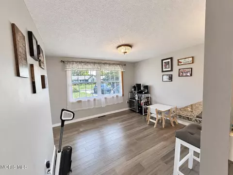 Dining - 816 Springdale Dr, Paulding, OH 45879 photo 4 of 4