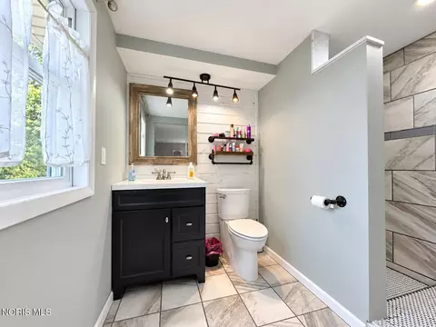 Bath - 816 Springdale Dr, Paulding, OH 45879 photo 1 of 3