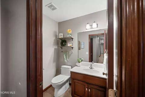 Bath - 1733 Spring Forest Dr, Oregon, OH 43616 photo 1 of 5