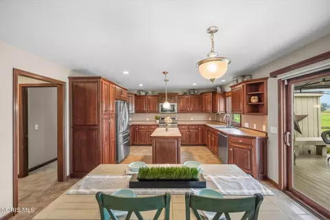 Kitchen - 1733 Spring Forest Dr, Oregon, OH 43616 photo 1 of 5