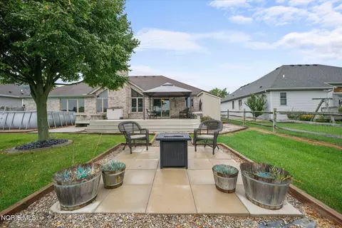 Exterior - 1733 Spring Forest Dr, Oregon, OH 43616 photo 7 of 9