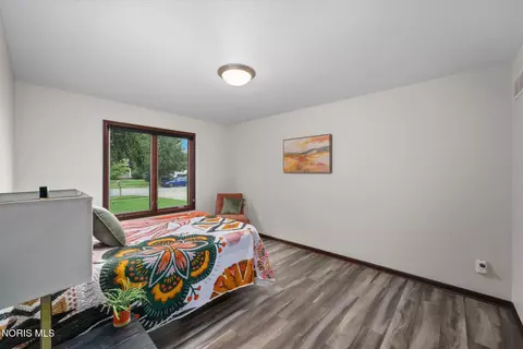 Bedroom - 1733 Spring Forest Dr, Oregon, OH 43616 photo 5 of 6