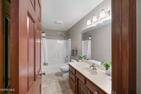 Bath - 1733 Spring Forest Dr, Oregon, OH 43616 photo 4 of 5