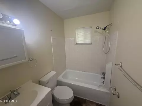 2441 Airport Hwy, Toledo, OH 43609