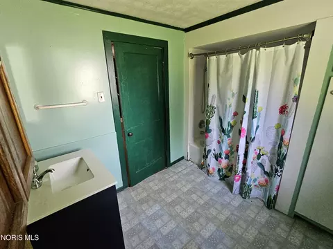 Bath - 376 W Spring St, Upper Sandusky, OH 43351 photo 1 of 2
