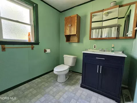 Bath - 376 W Spring St, Upper Sandusky, OH 43351 photo 2 of 2