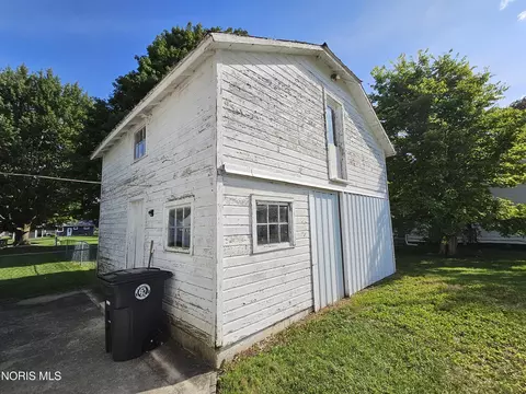 Exterior - 376 W Spring St, Upper Sandusky, OH 43351 photo 5 of 9