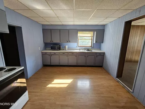 Kitchen - 376 W Spring St, Upper Sandusky, OH 43351 photo 2 of 4