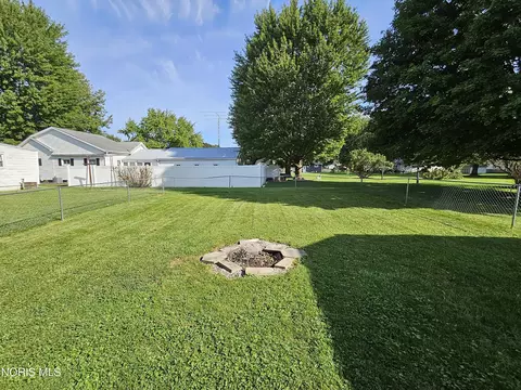 Exterior - 376 W Spring St, Upper Sandusky, OH 43351 photo 8 of 9