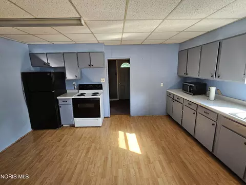 Kitchen - 376 W Spring St, Upper Sandusky, OH 43351 photo 3 of 4