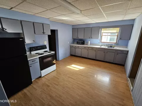 Kitchen - 376 W Spring St, Upper Sandusky, OH 43351 photo 1 of 4
