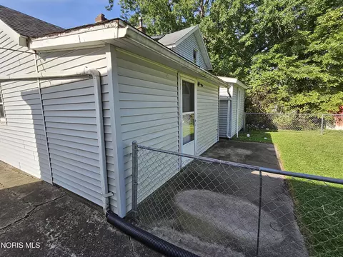Exterior - 376 W Spring St, Upper Sandusky, OH 43351 photo 7 of 9