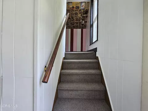 Entry Way - 376 W Spring St, Upper Sandusky, OH 43351 photo 3 of 3